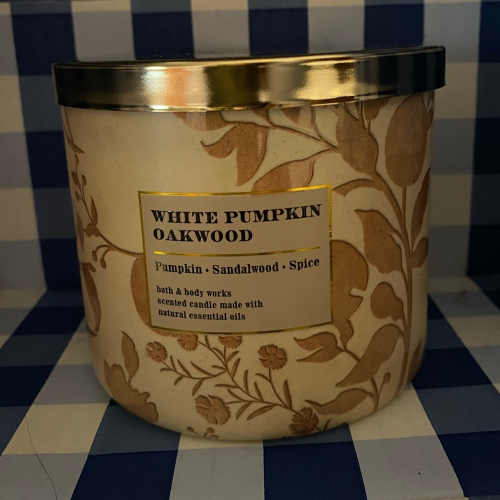 🎄NWT🎄 Bath & Body Works 3 Wick Candle White Pumpkin Oakwood ♥️